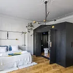 Autor Bed and Breakfast